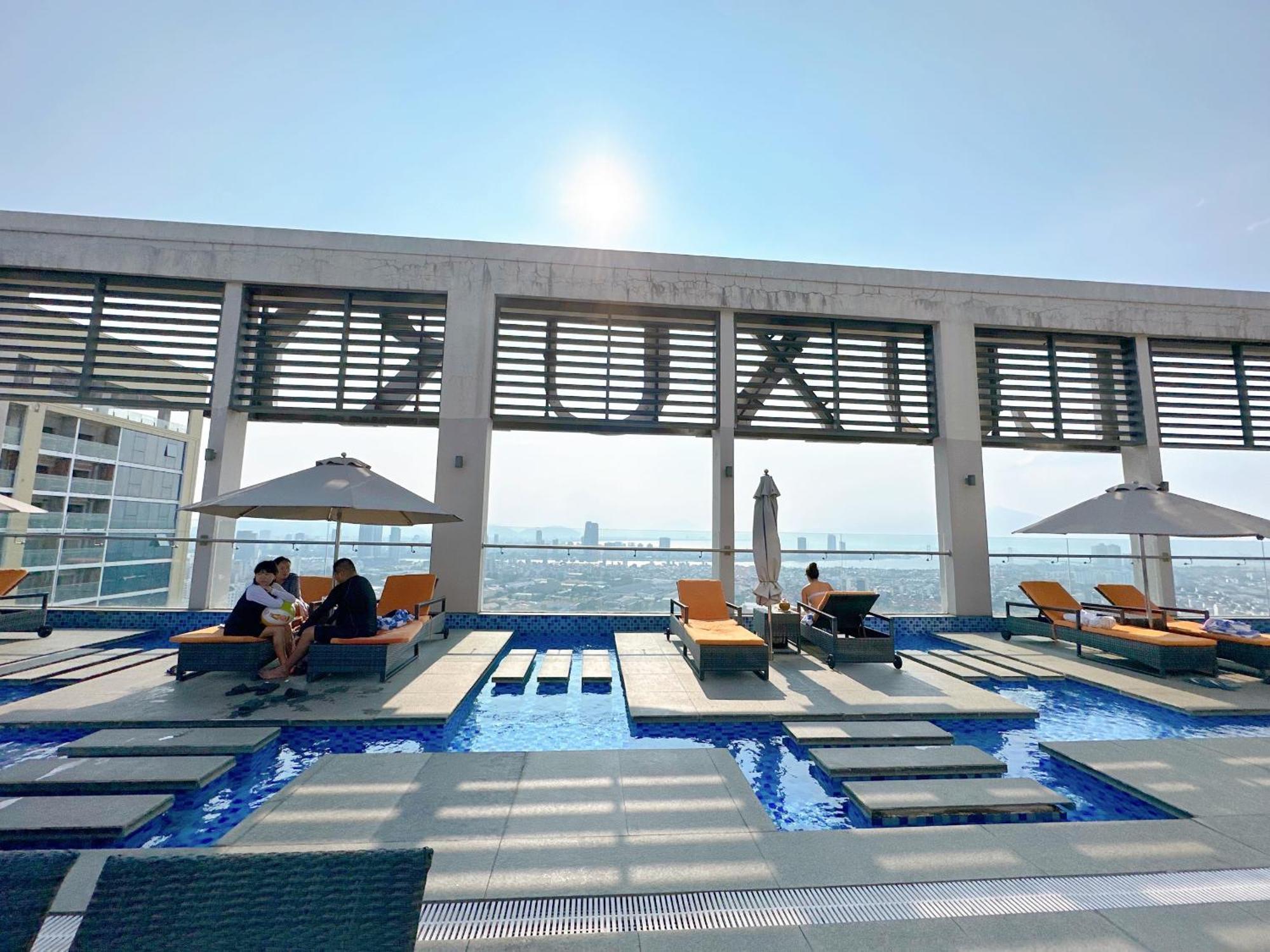 Luxury Apt Opposite Mykhe Beach Da Nang Exterior photo